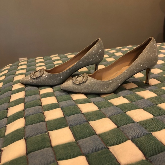 NEYA TRUE SILVER TEXTURED METALLIC MID-HEEL PUMPS WITH JEWELLED BUCKLE - Picture 6 of 8